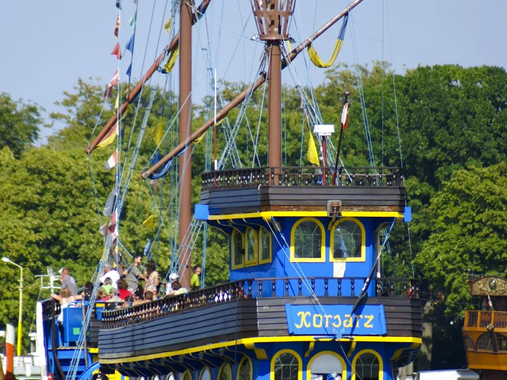 Ile kosztuje rejs statkiem w Dziwnowie? Cennik i praktyczne informacje