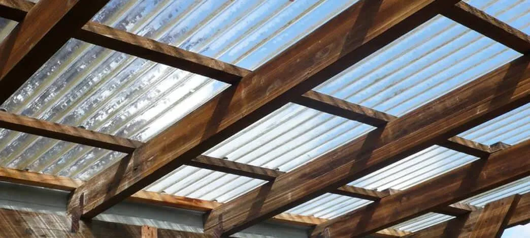 Czym myć poliwęglan, aby uniknąć zarysowań i uszkodzeń? Czym myć poliwęglan, aby uniknąć zarysowań i uszkodzeń?