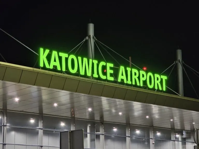 Getbybus gdzie się zatrzymuje w Pyrzowicach – nie przegap terminalu!