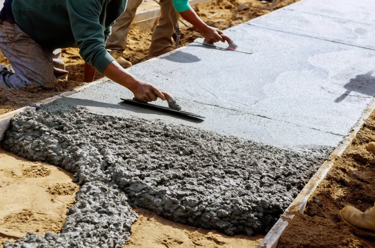 Ile betonu z worka cementu 25 kg? Oblicz wydajność!