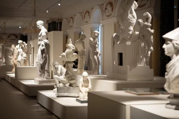 Najpiękniejsze rzeźby w Warszawie, które musisz zobaczyć na żywo Najpiękniejsze rzeźby w Warszawie, które musisz zobaczyć na żywo