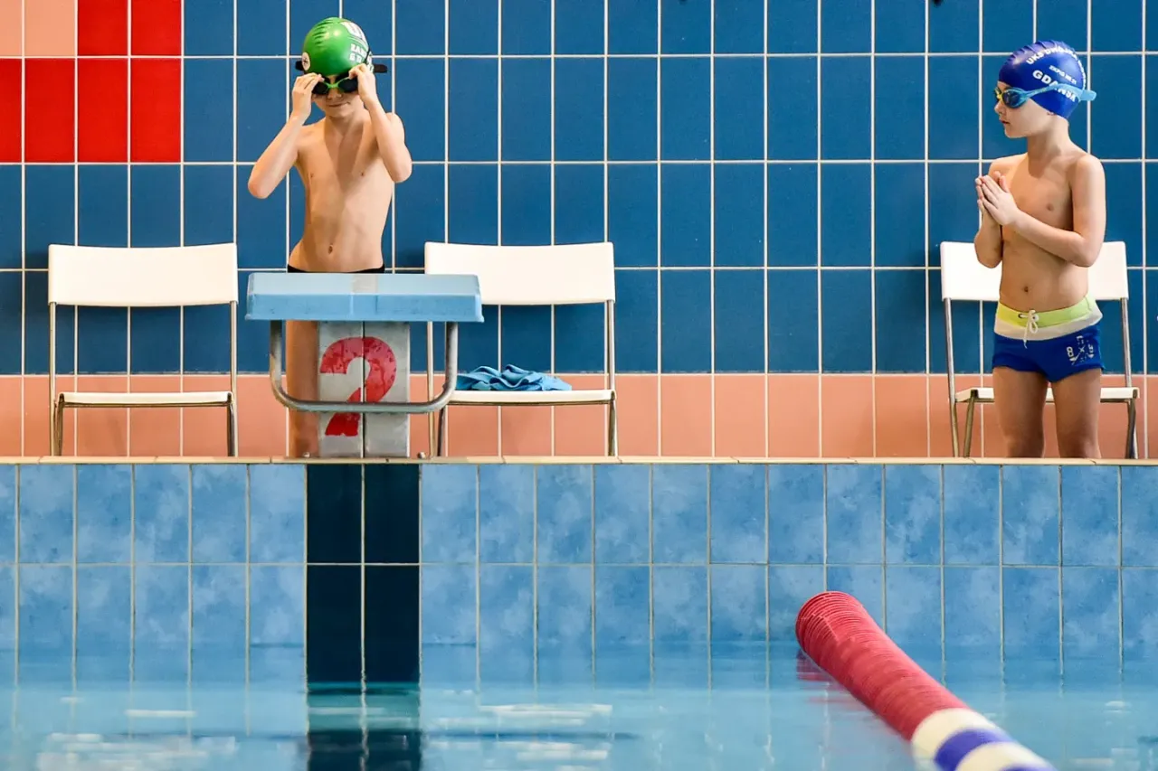 Specjalna karta pływacka - Co daje żółty czepek i uprawnienia?