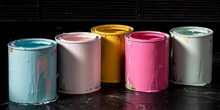Jak bezpiecznie wyrzucić stare farby? Poznaj ekologiczne metody