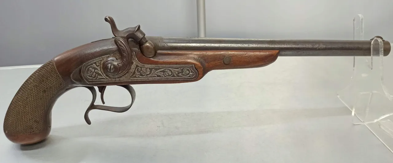 Czy broń czarnoprochowa jest legalna? Poznaj ważne przepisy i ograniczenia