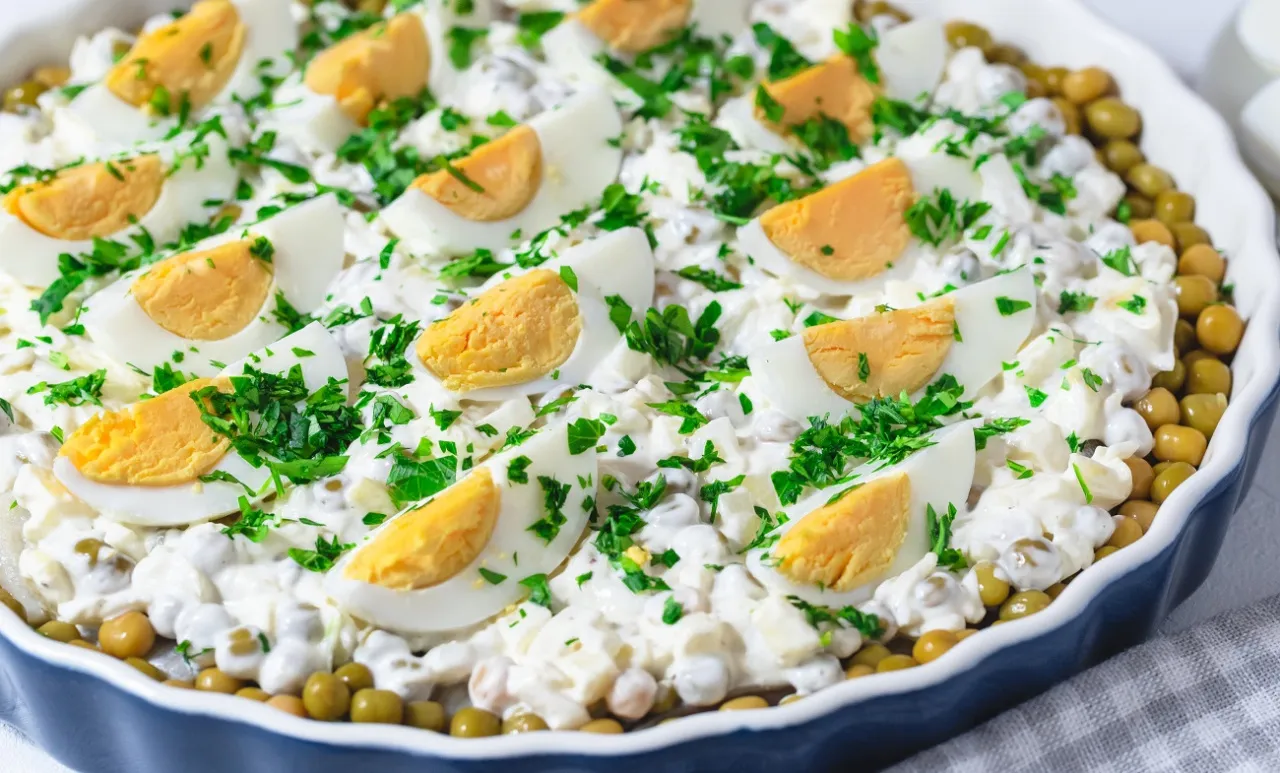 Jakie mięso do sałatki jarzynowej – najlepsze wybory dla smaku Jakie mięso do sałatki jarzynowej – najlepsze wybory dla smaku