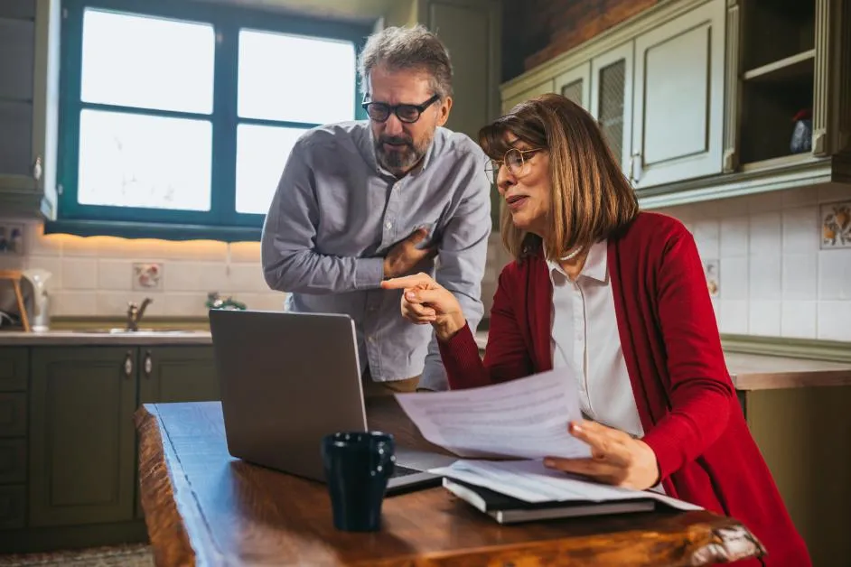 Czy na emeryturze pomostowej można pracować na umowę zlecenie bez konsekwencji?