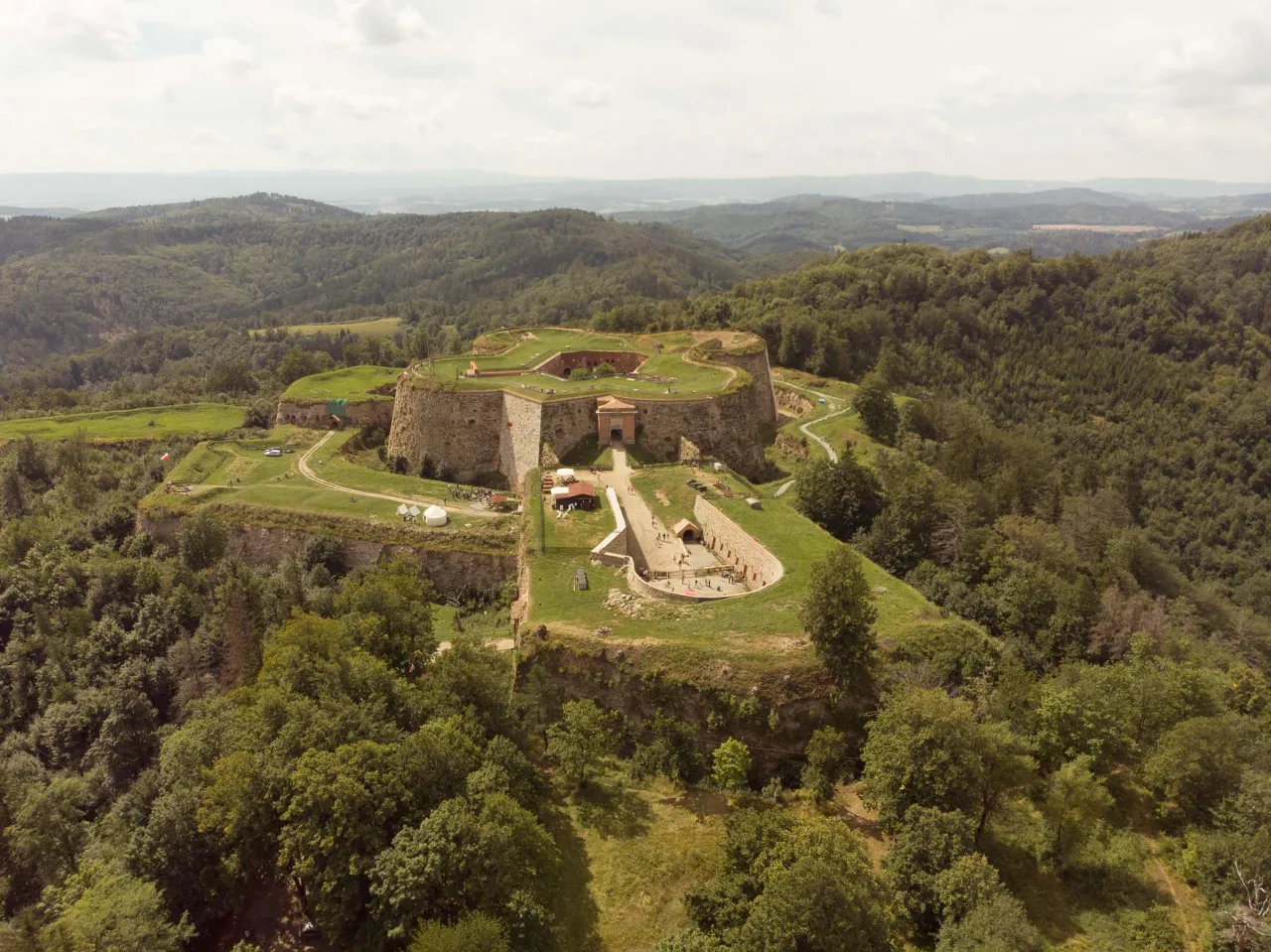 Ciekawe miejsca Dolnego Śląska: Twoje przewodnik do zwiedzania!