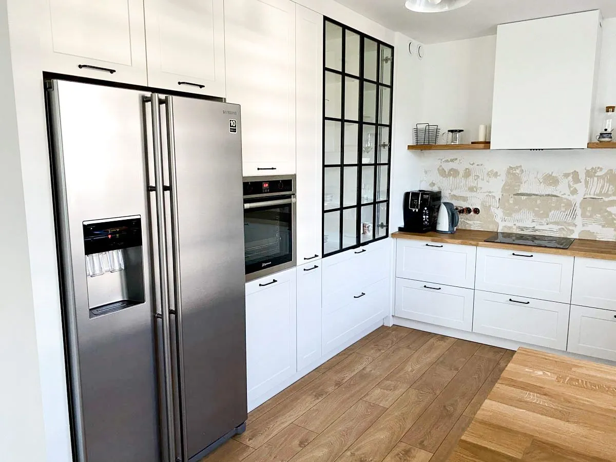 RAL 9016 w kuchni: Jak stworzyć stylowe i jasne wnętrze