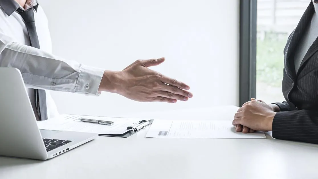 Kiedy pracodawca może dopuścić nowo zatrudnionego pracownika do pracy?