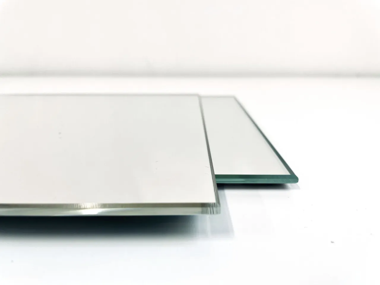 Jaki kolor ma lustro? Odkryj tajemnice jego odcieni i właściwości