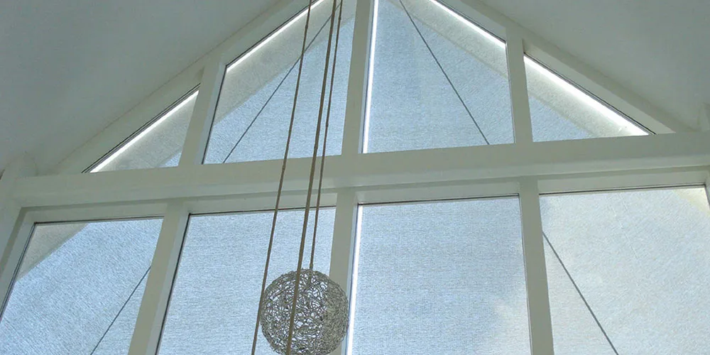 Jak dobrać idealne rolety na skośne okna i jakie opcje są najlepsze