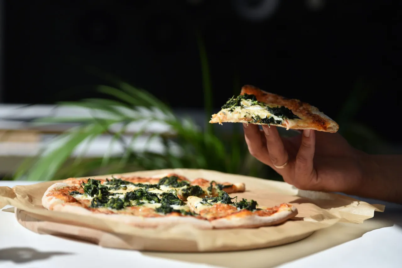 Gdzie powstała pizza? Odkryj jej zaskakującą historię i korzenie