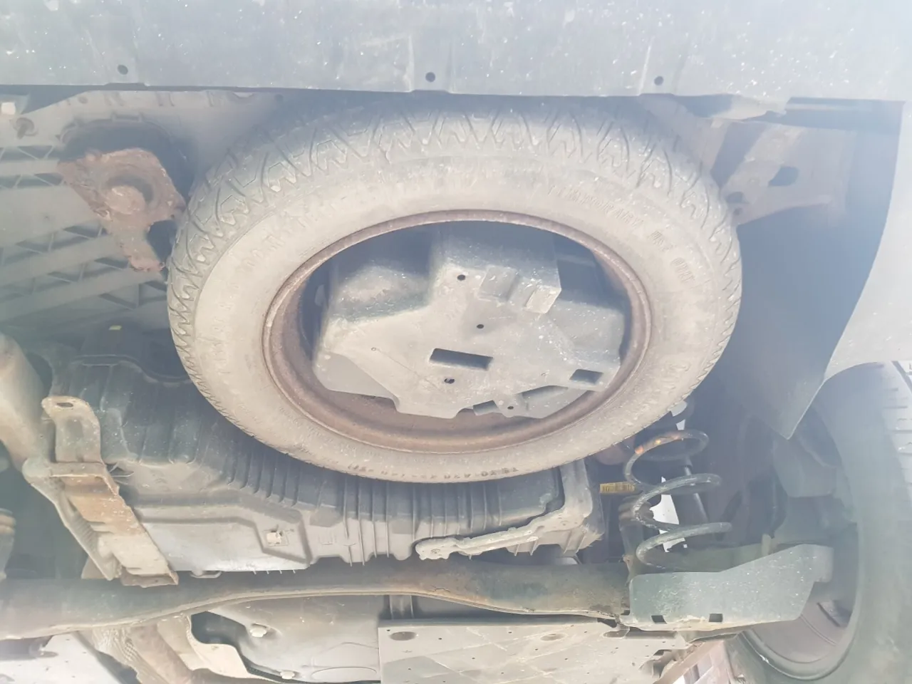 Jak wyjąć koło zapasowe c4 Picasso - proste kroki, które musisz znać