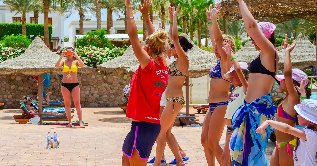 Ile zarabia animator w hotelu? Zaskakujące fakty o wynagrodzeniach