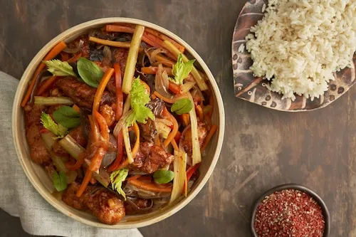 Aromatyczna wieprzowina z grzybami mun – prosty przepis na danie azjatyckie Aromatyczna wieprzowina z grzybami mun – prosty przepis na danie azjatyckie