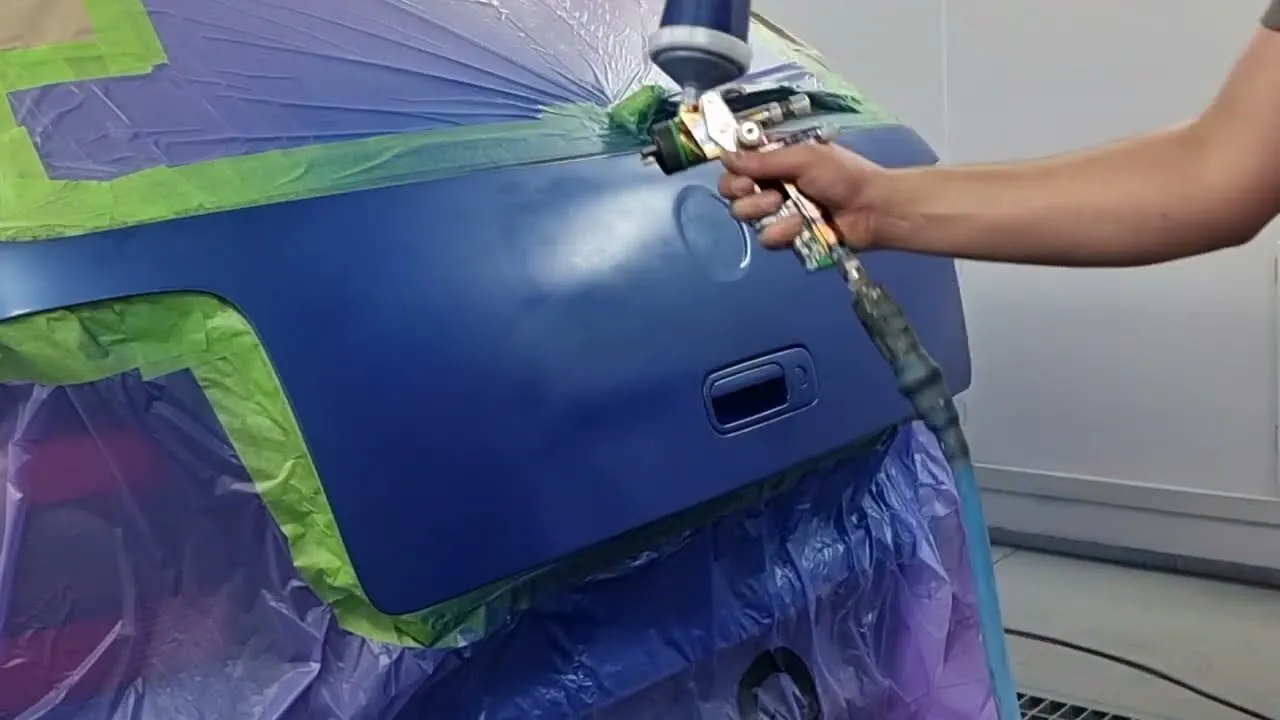 Jak lakierować samochód sprayem? Poradnik DIY i unikaj błędów!