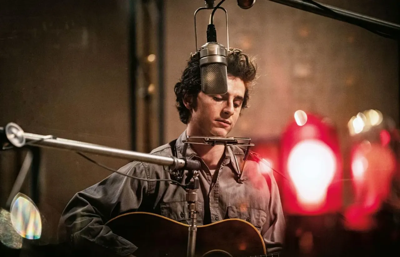 Kto śpiewa w filmie Johnny? Poznaj wykonawców i utwory