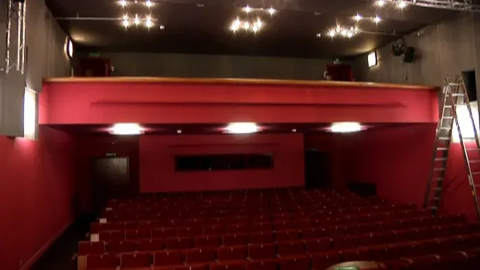 Loża czy balkon w teatrze Bagatela - co wybrać dla lepszego widoku?