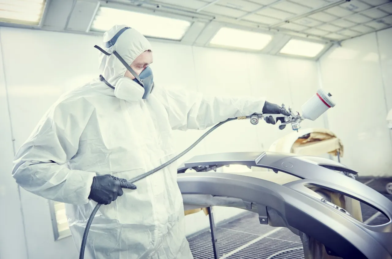 Jaki rozpuszczalnik do lakieru samochodowego? Wybierz mądrze i uniknij błędów