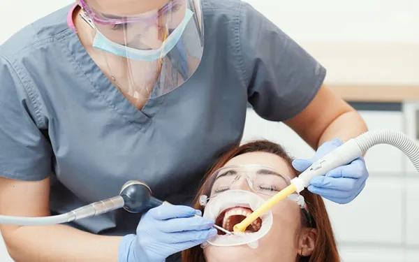 Ile godzin trzyma znieczulenie u dentysty? Sprawdź, co musisz wiedzieć