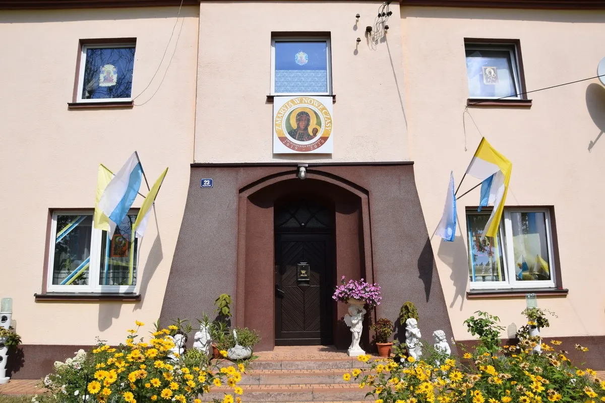 Jak ubrać okno na nawiedzenie obrazu, aby zachwycić gości?