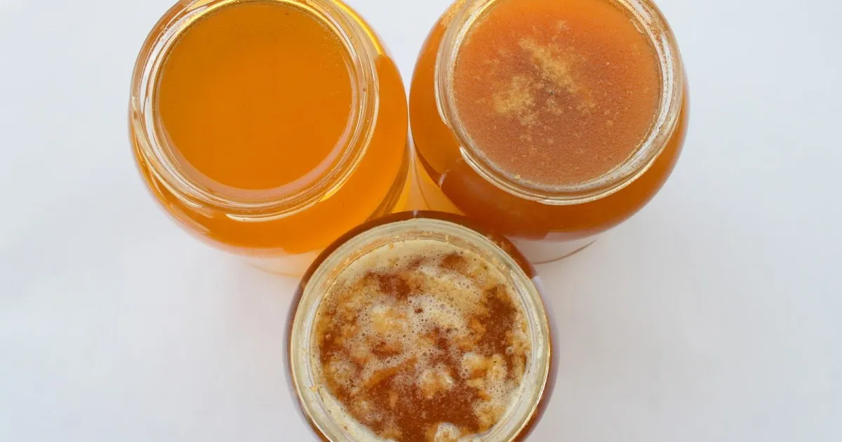 Jak wygląda zepsuty miód? Oto znaki, które powinny cię zaniepokoić