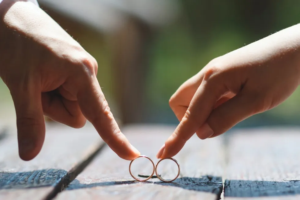 Wróżby z obrączki: kiedy zajdziesz w ciążę i jak to zrobić?