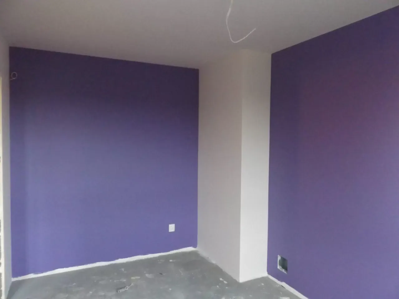 Ile trwa malowanie mieszkania? Odkryj czynniki wpływające na czas malowania