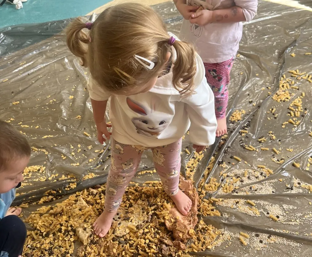 Zabawki sensoryczna DIY: kreatywne pomysły na rozwój dziecka w domu