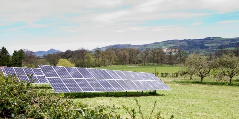 Panele słoneczne dla Twojej działki - sprawdź jakie zestawy fotowoltaiczne się opłacają!