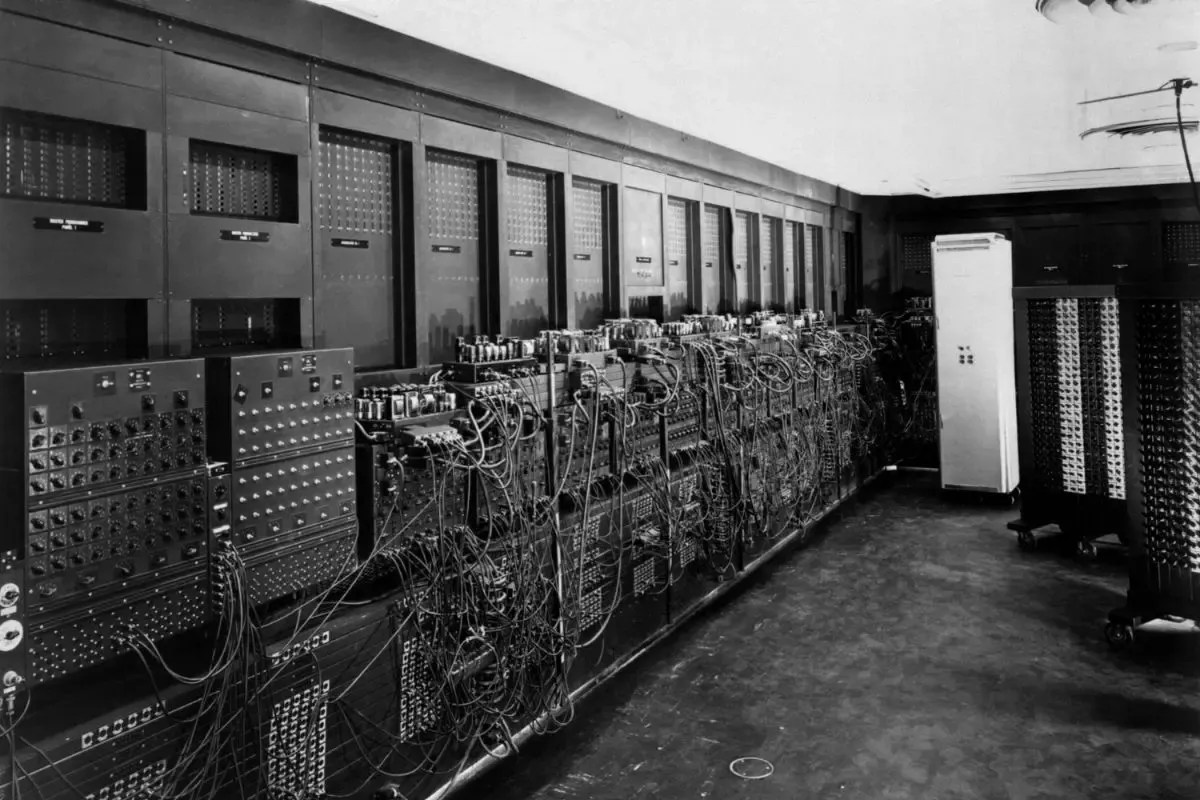 Kiedy wynaleziono pierwszy komputer? Odkryj jego fascynującą historię