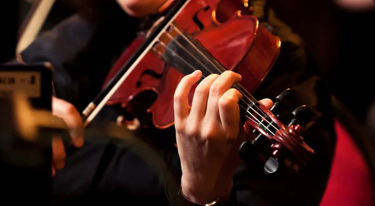 Ile strun mają skrzypce? Odkryj tajemnice ich brzmienia