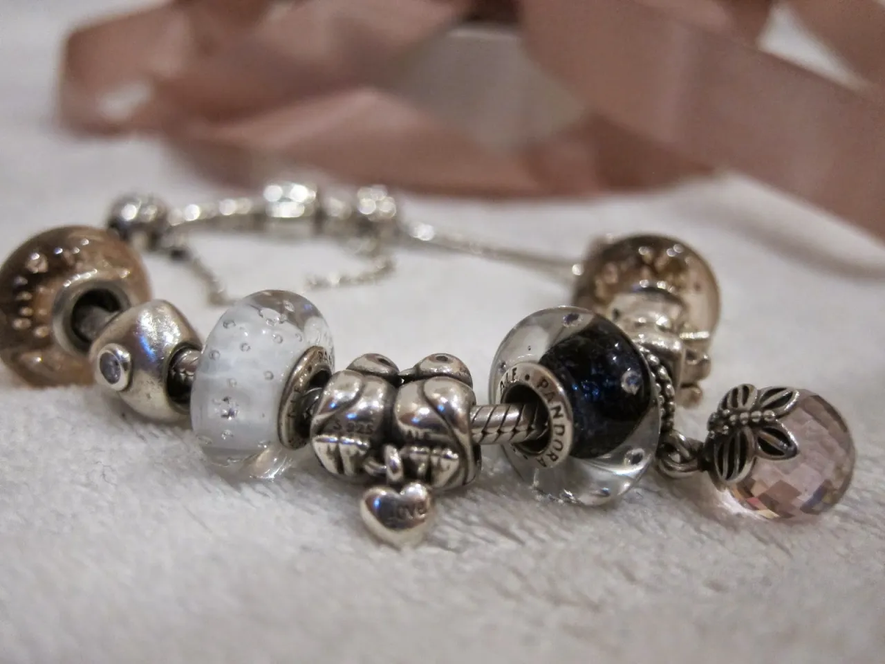 Jak rozciągnąć bransoletkę Pandora, aby była wygodniejsza do noszenia