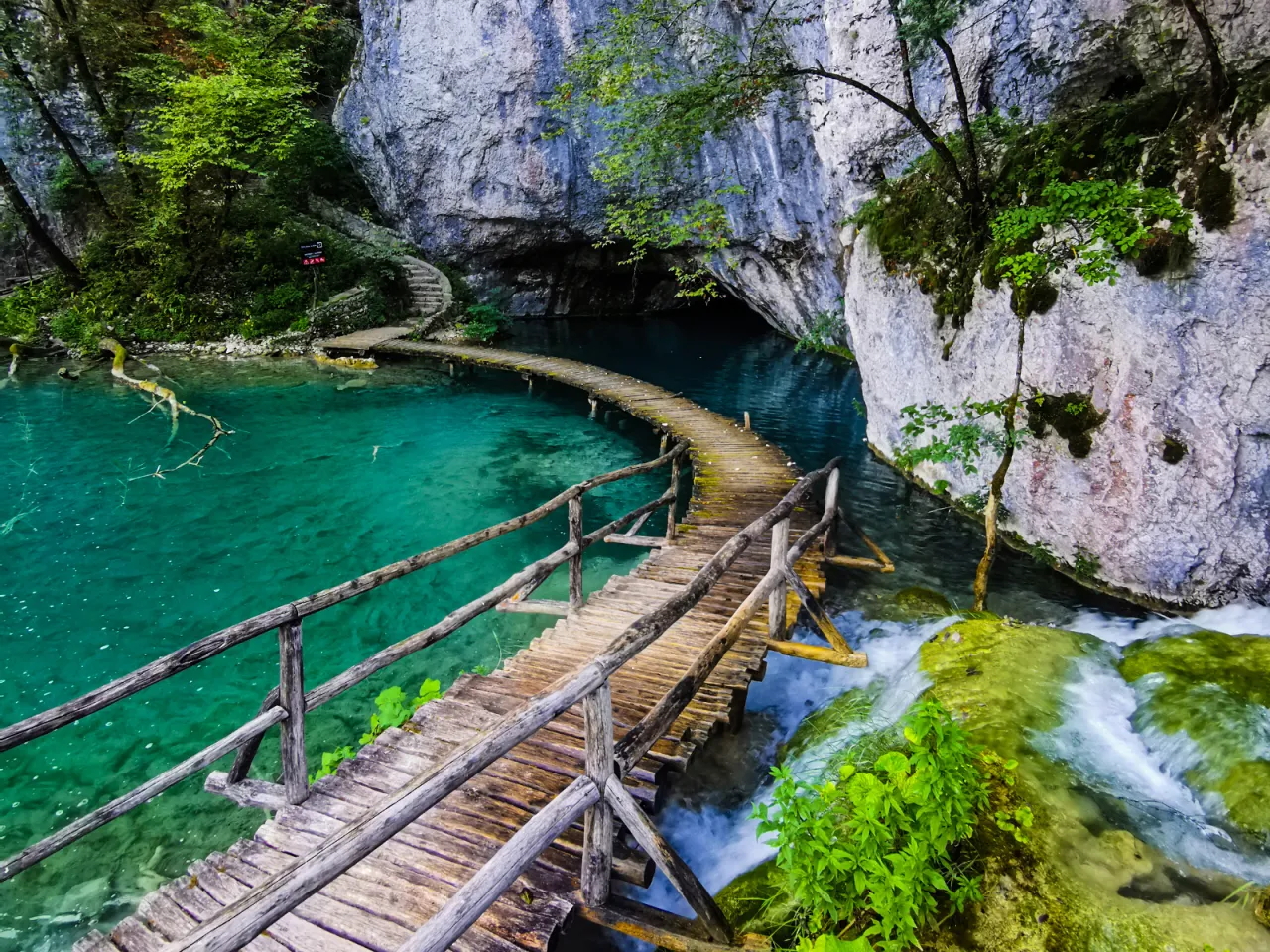 Jak dotrzeć z Zadaru do Jezior Plitwickich - autobusy, ceny, czas podróży Jak dotrzeć z Zadaru do Jezior Plitwickich - autobusy, ceny, czas podróży