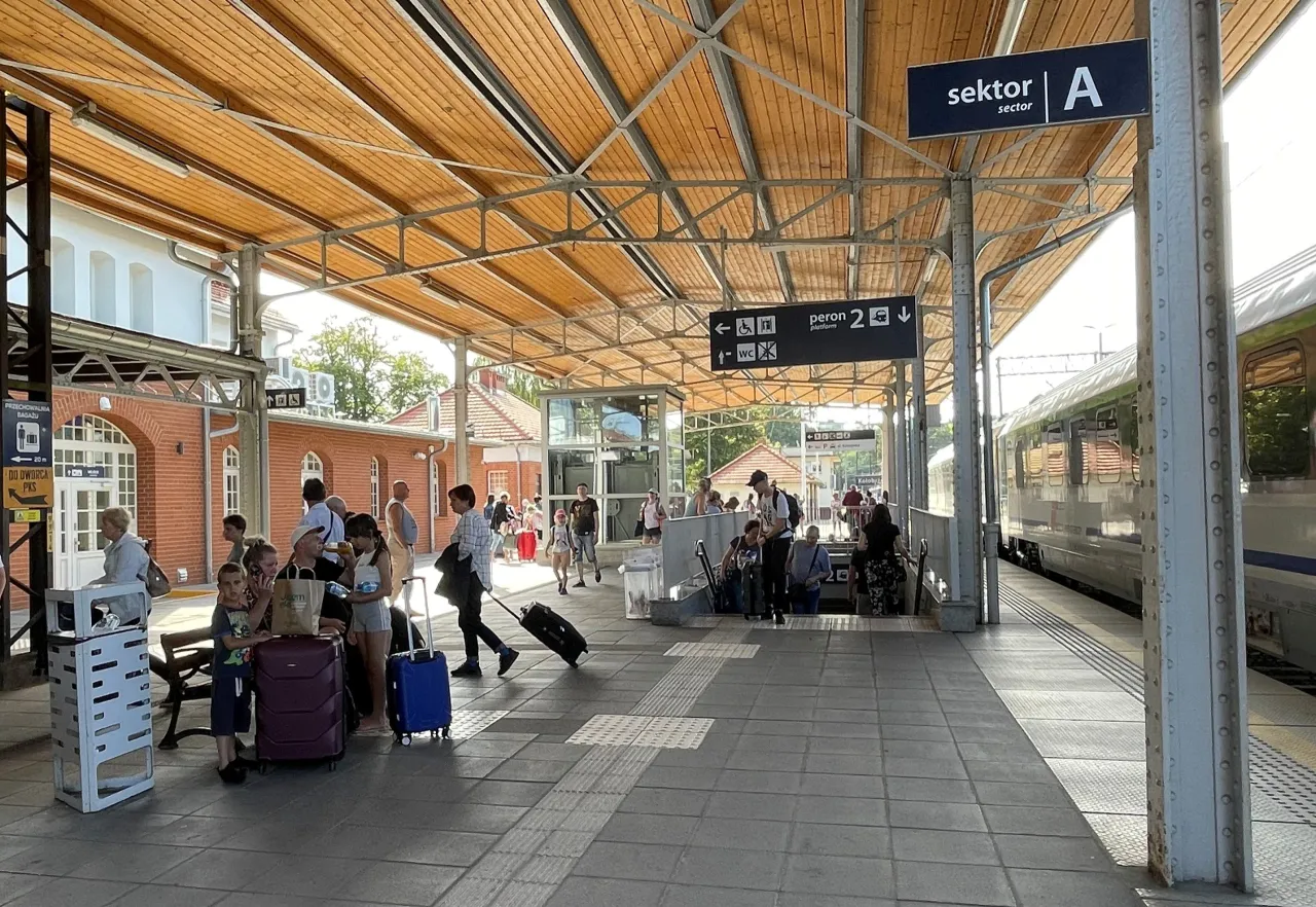 Pociągiem do Kołobrzegu: Twój przewodnik po trasach i biletach