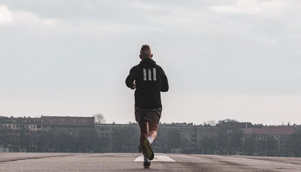 Jak bieganie wpływa na organizm? Odkryj zdrowotne korzyści!