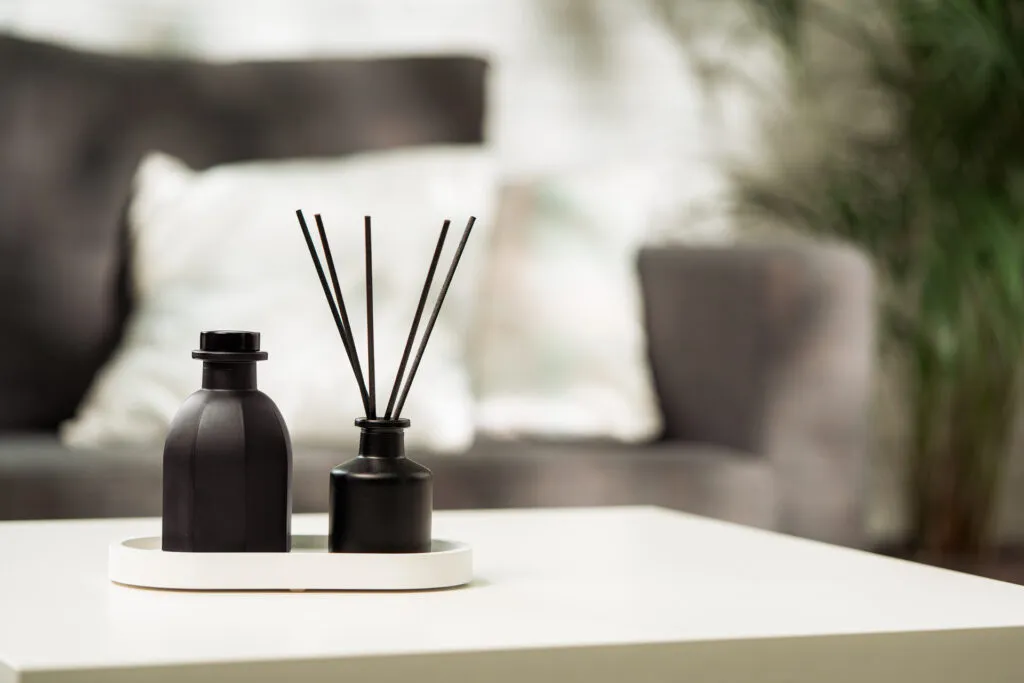 Jak zrobić kominek zapachowy - proste sposoby na piękny zapach w domu