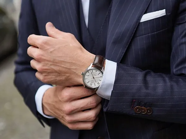 Jan Adamski zegarki: Jak wybrać idealny zegarek do garnituru