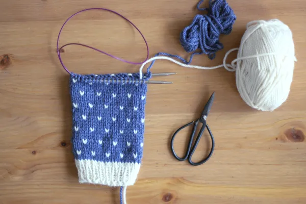 Jak zrobić skarpetki na 5 drutach - łatwe kroki dla początkujących