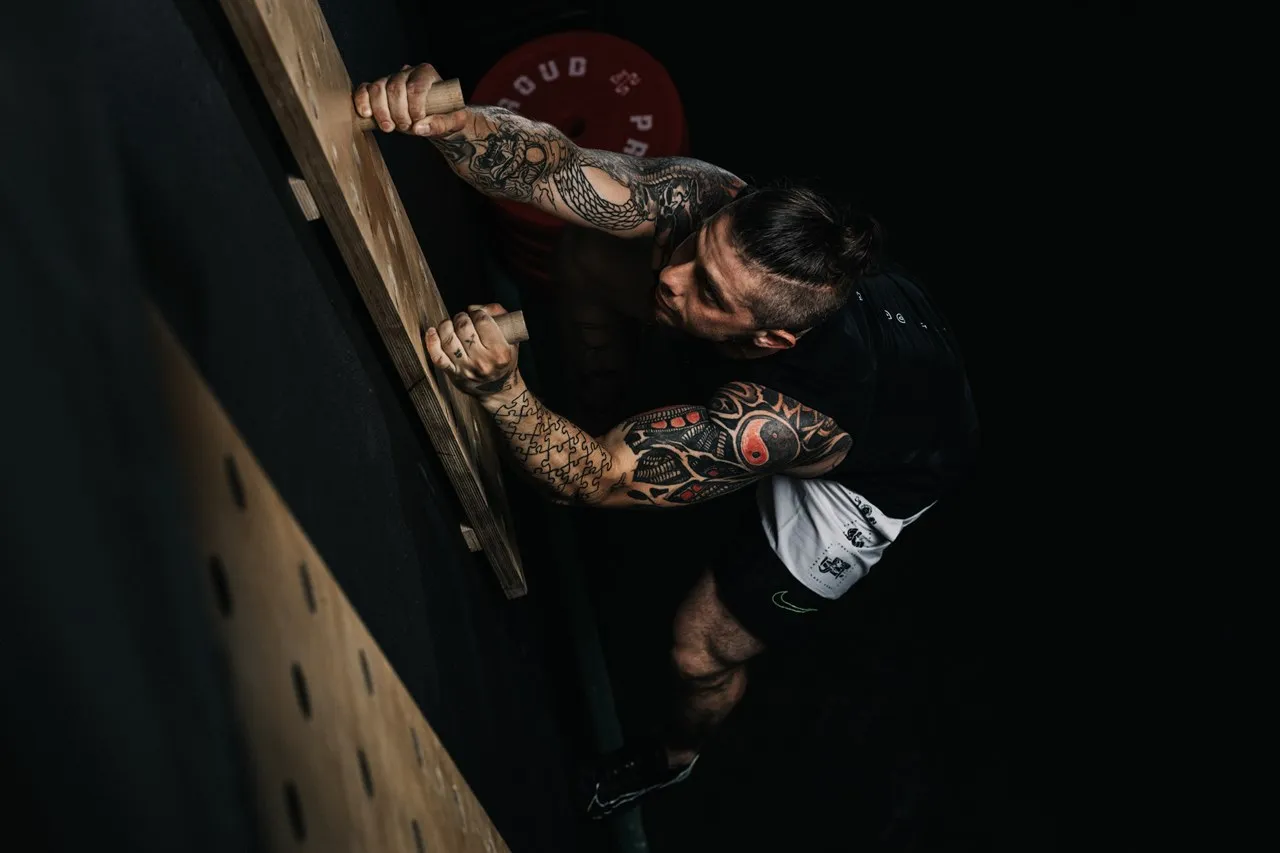 Ile trwa trening na siłowni? Odkryj idealny czas dla siebie