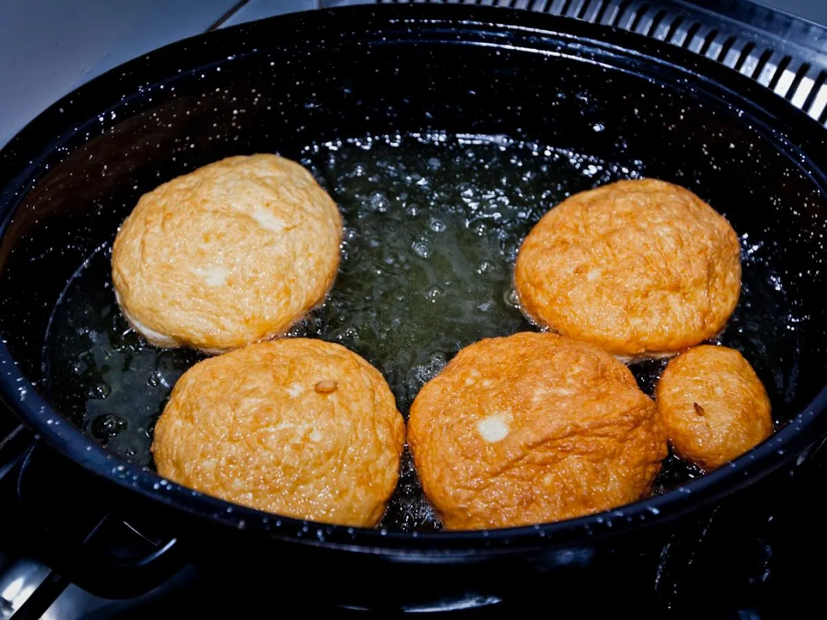 Pieniący się olej przy frytkach? Skuteczne sposoby na idealne smażenie