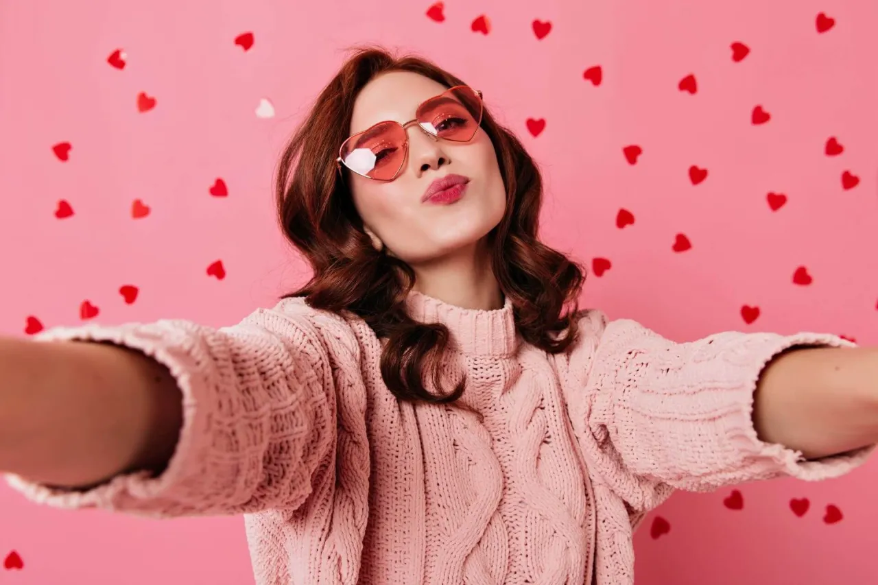 Jak działają perfumy z feromonami i czy naprawdę przyciągają?