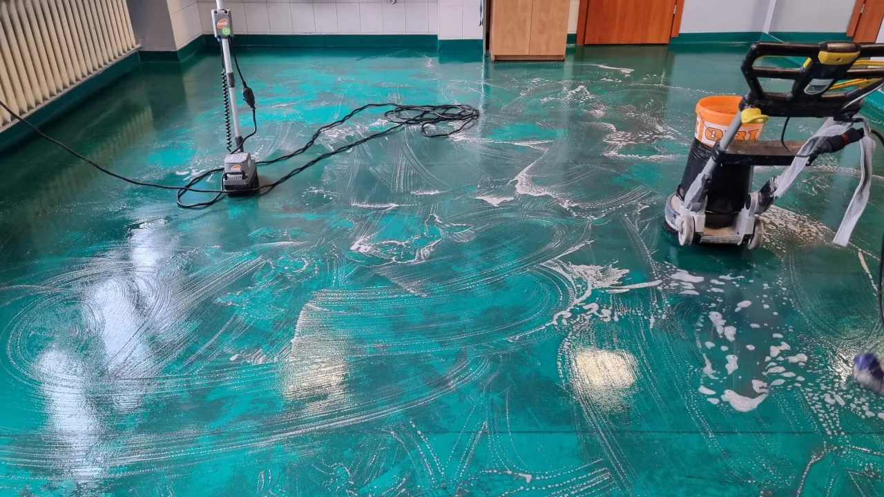 Ile kosztuje położenie gumoleum? Cennik 2026 i porady