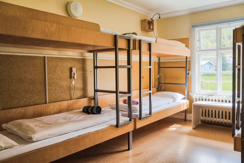 Czym się różni hotel od hostelu? Kluczowe fakty, które musisz znać