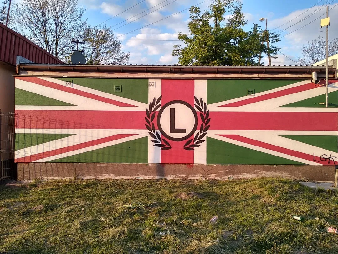 Jak wygląda flaga Legii? Poznaj symbolikę i kolory klubu