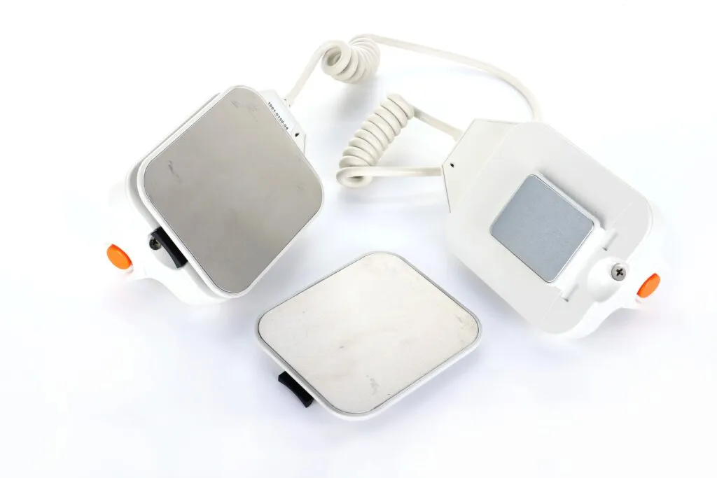 Defibrylator jaki prąd: różnice między jednofazowym a dwufazowym