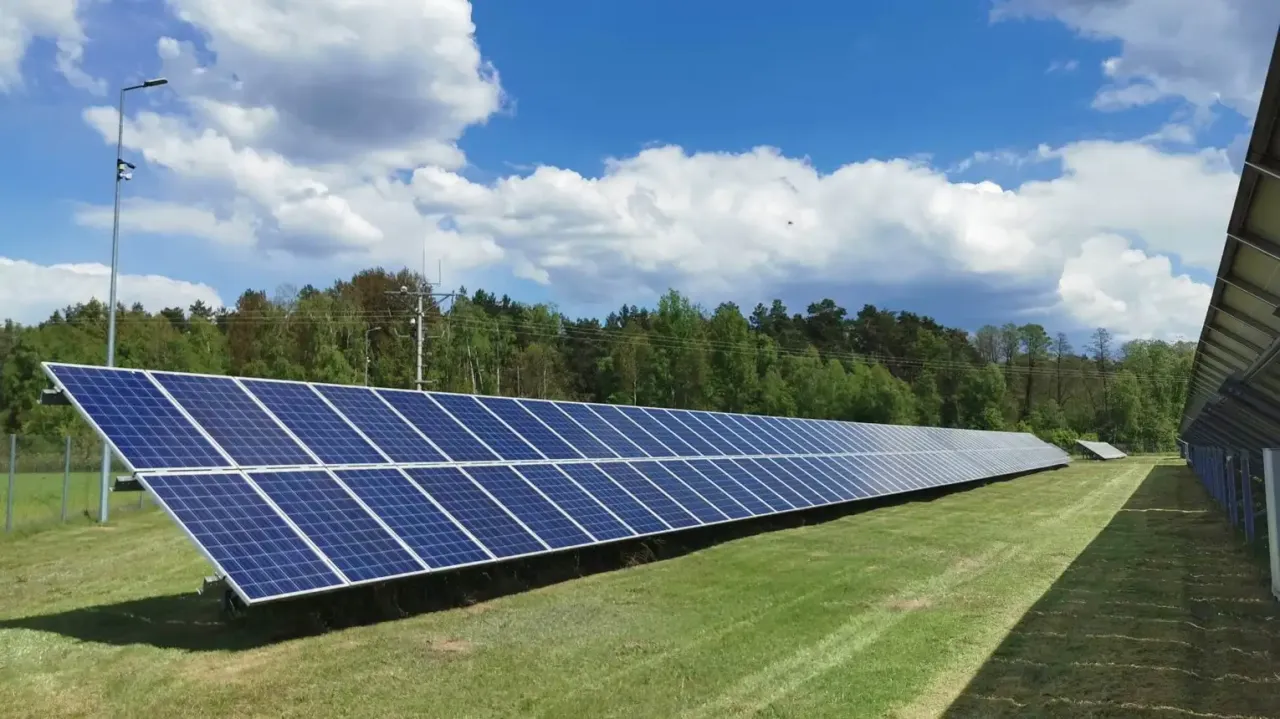 Szpital planuje budowę farmy fotowoltaicznej kosztem drzew. Mieszkańcy niezadowoleni.