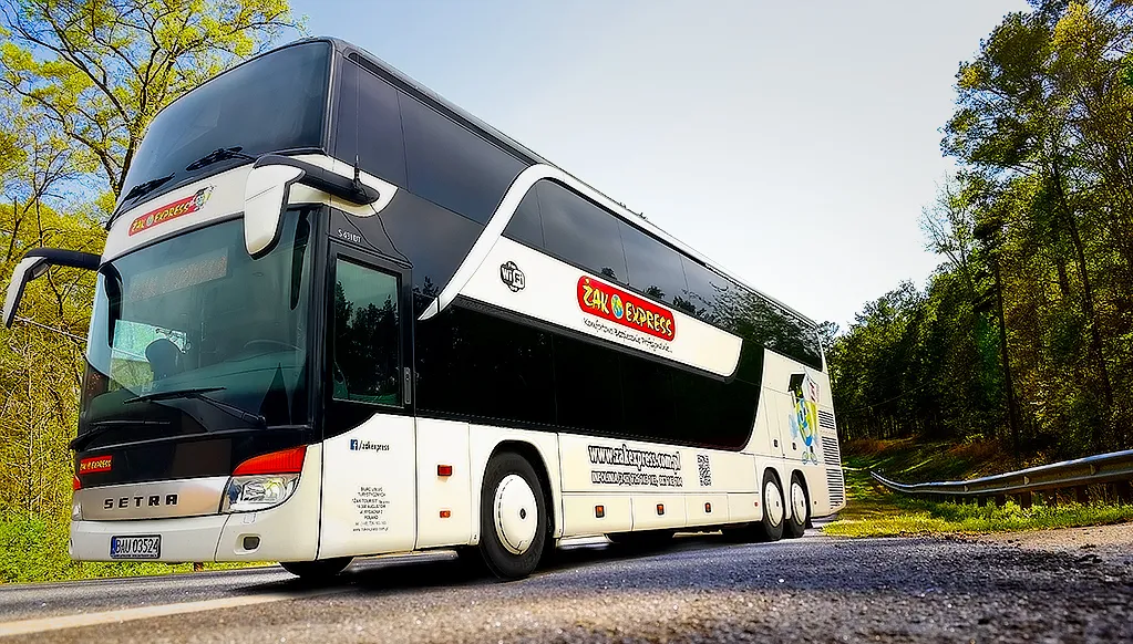 Lotnisko Chopina: Bus Żak Express znajdź stanowisko 9 bez stresu