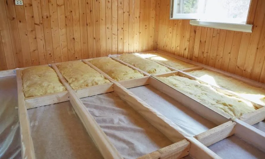 Jak ocieplić podłogę w domu drewnianym i uniknąć wysokich kosztów