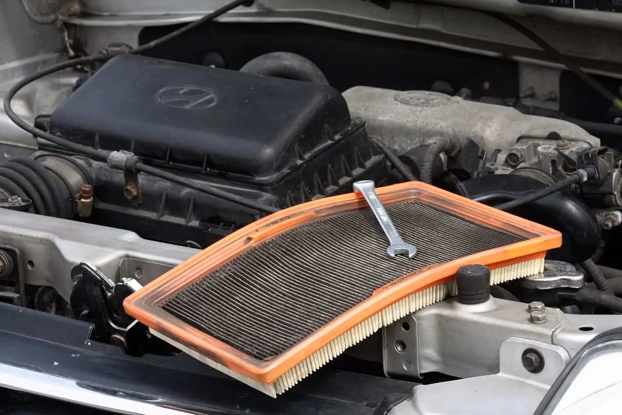 Koszt wymiany filtra powietrza: Ceny, czynniki i oszczędności